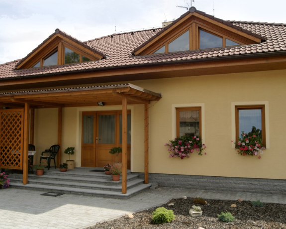 Dřevěná eurookna, dřevěné vchodové dveře realizace rodinný dům